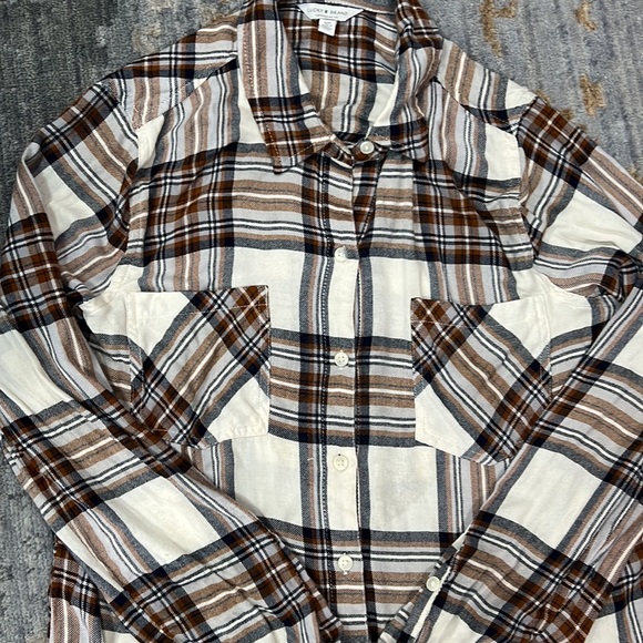 Size small button up - Picture 3 of 3